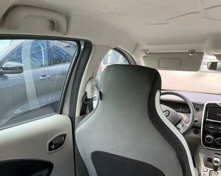 Серый Рено Зое, объемом двигателя 0 л и пробегом 87 тыс. км за 6750 $, фото 33 на Automoto.ua