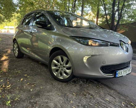 Серый Рено Зое, объемом двигателя 0 л и пробегом 83 тыс. км за 7499 $, фото 2 на Automoto.ua