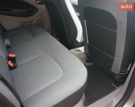 Серый Рено Зое, объемом двигателя 0 л и пробегом 98 тыс. км за 7200 $, фото 42 на Automoto.ua