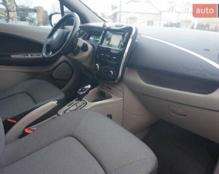 Серый Рено Зое, объемом двигателя 0 л и пробегом 98 тыс. км за 7200 $, фото 38 на Automoto.ua