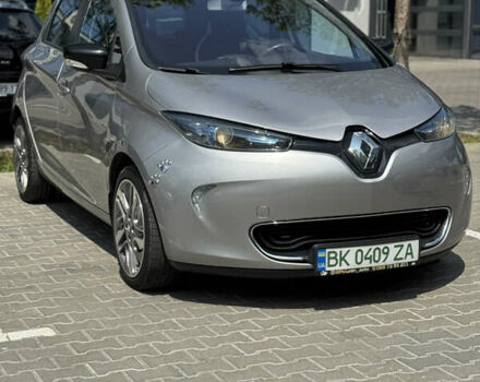 Серый Рено Зое, объемом двигателя 0 л и пробегом 94 тыс. км за 6500 $, фото 1 на Automoto.ua