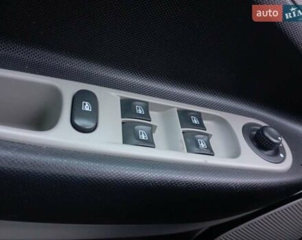 Сірий Рено Зое, об'ємом двигуна 0 л та пробігом 159 тис. км за 5799 $, фото 27 на Automoto.ua