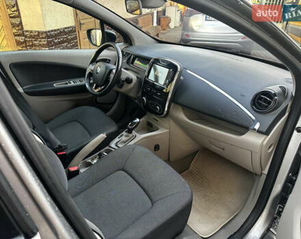 Серый Рено Зое, объемом двигателя 0 л и пробегом 169 тыс. км за 6900 $, фото 14 на Automoto.ua