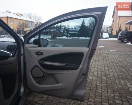 Серый Рено Зое, объемом двигателя 0 л и пробегом 98 тыс. км за 7200 $, фото 37 на Automoto.ua