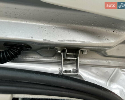 Серый Рено Зое, объемом двигателя 0 л и пробегом 111 тыс. км за 6999 $, фото 28 на Automoto.ua