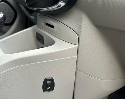 Рено Зое 2015 в Львове на Automoto.ua Серый Рено Зое, объемом двигателя 0 л и пробегом 132 тыс. км за 6700 $, фото 33 на Automoto.ua