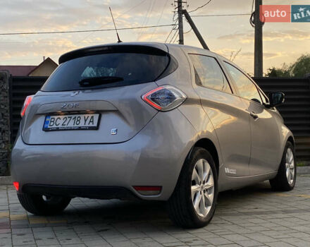 Серый Рено Зое, объемом двигателя 0 л и пробегом 89 тыс. км за 7150 $, фото 12 на Automoto.ua