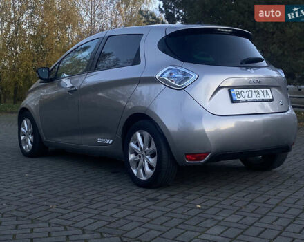 Серый Рено Зое, объемом двигателя 0 л и пробегом 90 тыс. км за 6390 $, фото 5 на Automoto.ua