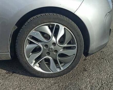 Серый Рено Зое, объемом двигателя 0 л и пробегом 147 тыс. км за 6550 $, фото 12 на Automoto.ua