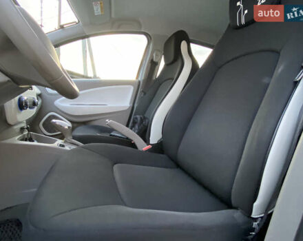 Серый Рено Зое, объемом двигателя 0 л и пробегом 89 тыс. км за 7150 $, фото 23 на Automoto.ua