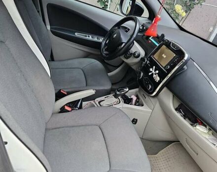 Серый Рено Зое, объемом двигателя 0 л и пробегом 74 тыс. км за 8000 $, фото 5 на Automoto.ua