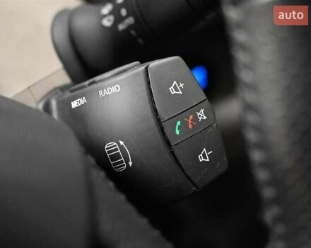 Серый Рено Зое, объемом двигателя 0 л и пробегом 97 тыс. км за 4570 $, фото 26 на Automoto.ua