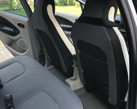 Серый Рено Зое, объемом двигателя 0 л и пробегом 94 тыс. км за 8300 $, фото 11 на Automoto.ua