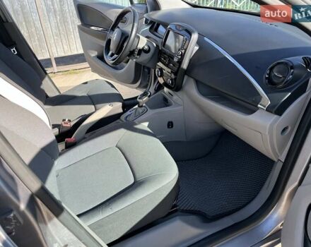 Серый Рено Зое, объемом двигателя 0 л и пробегом 113 тыс. км за 8000 $, фото 16 на Automoto.ua