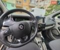 Серый Рено Зое, объемом двигателя 0 л и пробегом 90 тыс. км за 7400 $, фото 15 на Automoto.ua