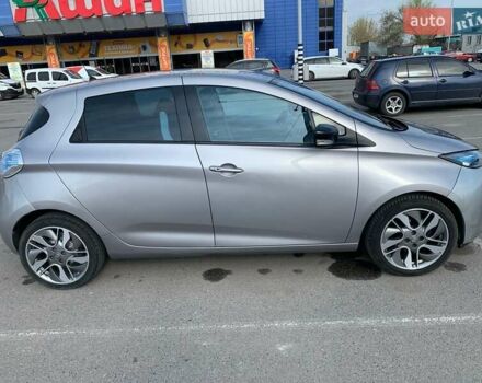 Серый Рено Зое, объемом двигателя 0 л и пробегом 113 тыс. км за 8000 $, фото 4 на Automoto.ua