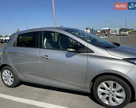 Серый Рено Зое, объемом двигателя 0 л и пробегом 101 тыс. км за 7600 $, фото 6 на Automoto.ua