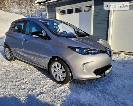 Серый Рено Зое, объемом двигателя 0 л и пробегом 87 тыс. км за 9599 $, фото 24 на Automoto.ua