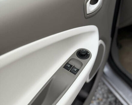 Сірий Рено Зое, об'ємом двигуна 0 л та пробігом 115 тис. км за 6499 $, фото 18 на Automoto.ua