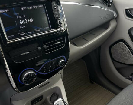 Серый Рено Зое, объемом двигателя 0 л и пробегом 42 тыс. км за 8100 $, фото 7 на Automoto.ua