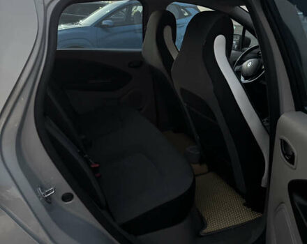 Серый Рено Зое, объемом двигателя 0 л и пробегом 84 тыс. км за 7200 $, фото 13 на Automoto.ua