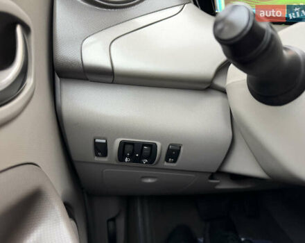 Серый Рено Зое, объемом двигателя 0 л и пробегом 118 тыс. км за 8950 $, фото 13 на Automoto.ua