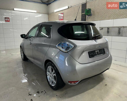 Серый Рено Зое, объемом двигателя 0 л и пробегом 47 тыс. км за 4450 $, фото 6 на Automoto.ua