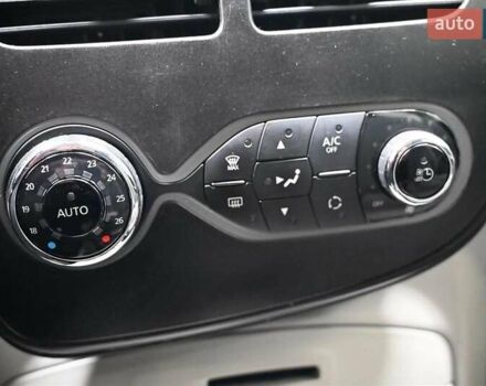Серый Рено Зое, объемом двигателя 0 л и пробегом 97 тыс. км за 4570 $, фото 22 на Automoto.ua