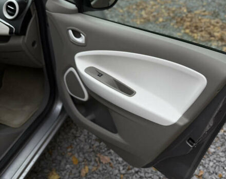 Сірий Рено Зое, об'ємом двигуна 0 л та пробігом 115 тис. км за 6499 $, фото 23 на Automoto.ua