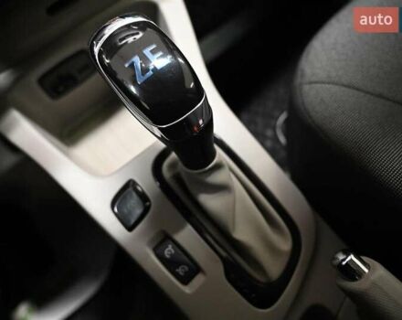 Серый Рено Зое, объемом двигателя 0 л и пробегом 97 тыс. км за 4570 $, фото 23 на Automoto.ua