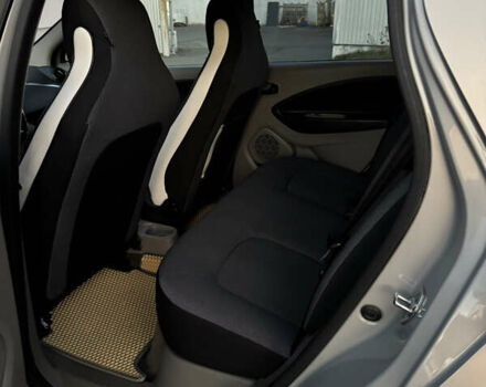 Серый Рено Зое, объемом двигателя 0 л и пробегом 84 тыс. км за 7200 $, фото 14 на Automoto.ua