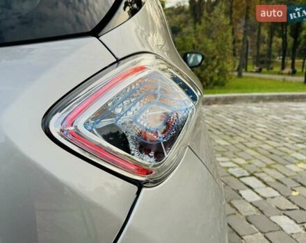 Серый Рено Зое, объемом двигателя 0 л и пробегом 85 тыс. км за 8444 $, фото 48 на Automoto.ua