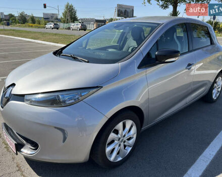 Серый Рено Зое, объемом двигателя 0 л и пробегом 101 тыс. км за 7600 $, фото 2 на Automoto.ua