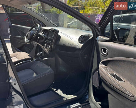 Серый Рено Зое, объемом двигателя 0 л и пробегом 127 тыс. км за 8900 $, фото 8 на Automoto.ua