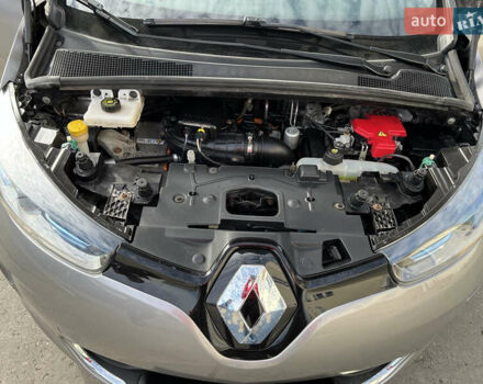 Серый Рено Зое, объемом двигателя 0 л и пробегом 112 тыс. км за 6500 $, фото 7 на Automoto.ua