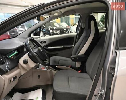 Серый Рено Зое, объемом двигателя 0 л и пробегом 97 тыс. км за 4570 $, фото 14 на Automoto.ua