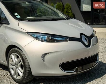 Серый Рено Зое, объемом двигателя 0 л и пробегом 105 тыс. км за 7900 $, фото 9 на Automoto.ua