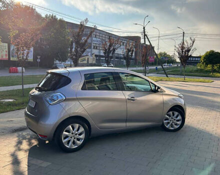 Серый Рено Зое, объемом двигателя 0 л и пробегом 125 тыс. км за 7500 $, фото 5 на Automoto.ua