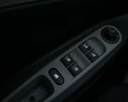 Серый Рено Зое, объемом двигателя 0 л и пробегом 42 тыс. км за 8100 $, фото 15 на Automoto.ua