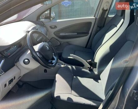 Серый Рено Зое, объемом двигателя 0 л и пробегом 113 тыс. км за 8000 $, фото 9 на Automoto.ua