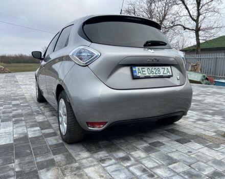 Серый Рено Зое, объемом двигателя 0 л и пробегом 142 тыс. км за 8100 $, фото 7 на Automoto.ua