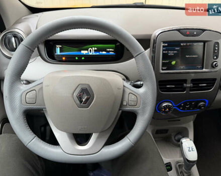 Серый Рено Зое, объемом двигателя 0 л и пробегом 118 тыс. км за 8950 $, фото 11 на Automoto.ua