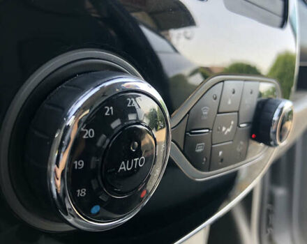 Серый Рено Зое, объемом двигателя 0 л и пробегом 94 тыс. км за 8300 $, фото 8 на Automoto.ua