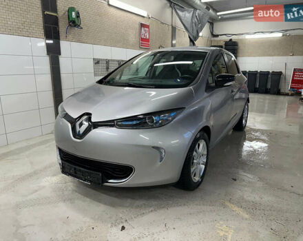 Серый Рено Зое, объемом двигателя 0 л и пробегом 47 тыс. км за 4450 $, фото 2 на Automoto.ua