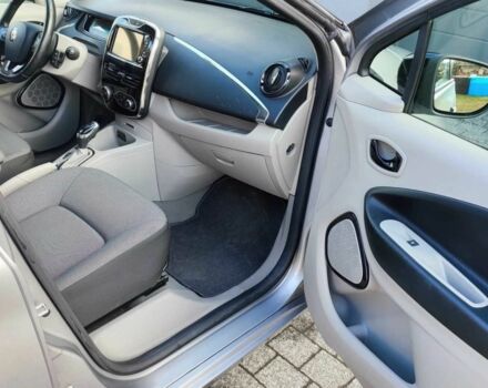 Серый Рено Зое, объемом двигателя 0 л и пробегом 123 тыс. км за 6000 $, фото 9 на Automoto.ua