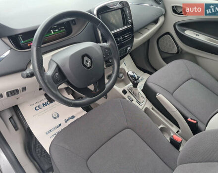 Серый Рено Зое, объемом двигателя 0 л и пробегом 47 тыс. км за 4450 $, фото 13 на Automoto.ua