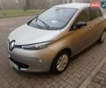 Серый Рено Зое, объемом двигателя 0 л и пробегом 44 тыс. км за 6500 $, фото 2 на Automoto.ua