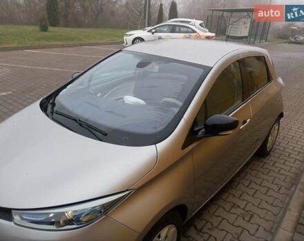 Серый Рено Зое, объемом двигателя 0 л и пробегом 44 тыс. км за 6500 $, фото 16 на Automoto.ua