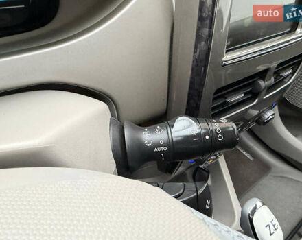 Серый Рено Зое, объемом двигателя 0 л и пробегом 118 тыс. км за 8950 $, фото 15 на Automoto.ua