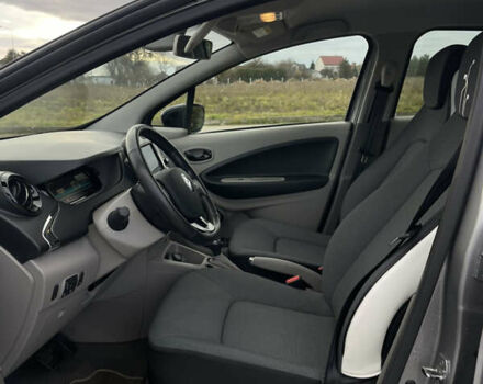 Серый Рено Зое, объемом двигателя 0 л и пробегом 42 тыс. км за 8100 $, фото 5 на Automoto.ua